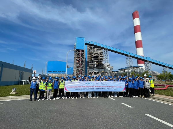 Tân sinh viên ngành Kỹ thuật Điện và Kỹ thuật Điều khiển & Tự động hóa tham quan thực tế tại Nhà máy Nhiệt điện BOT Vân Phong 1