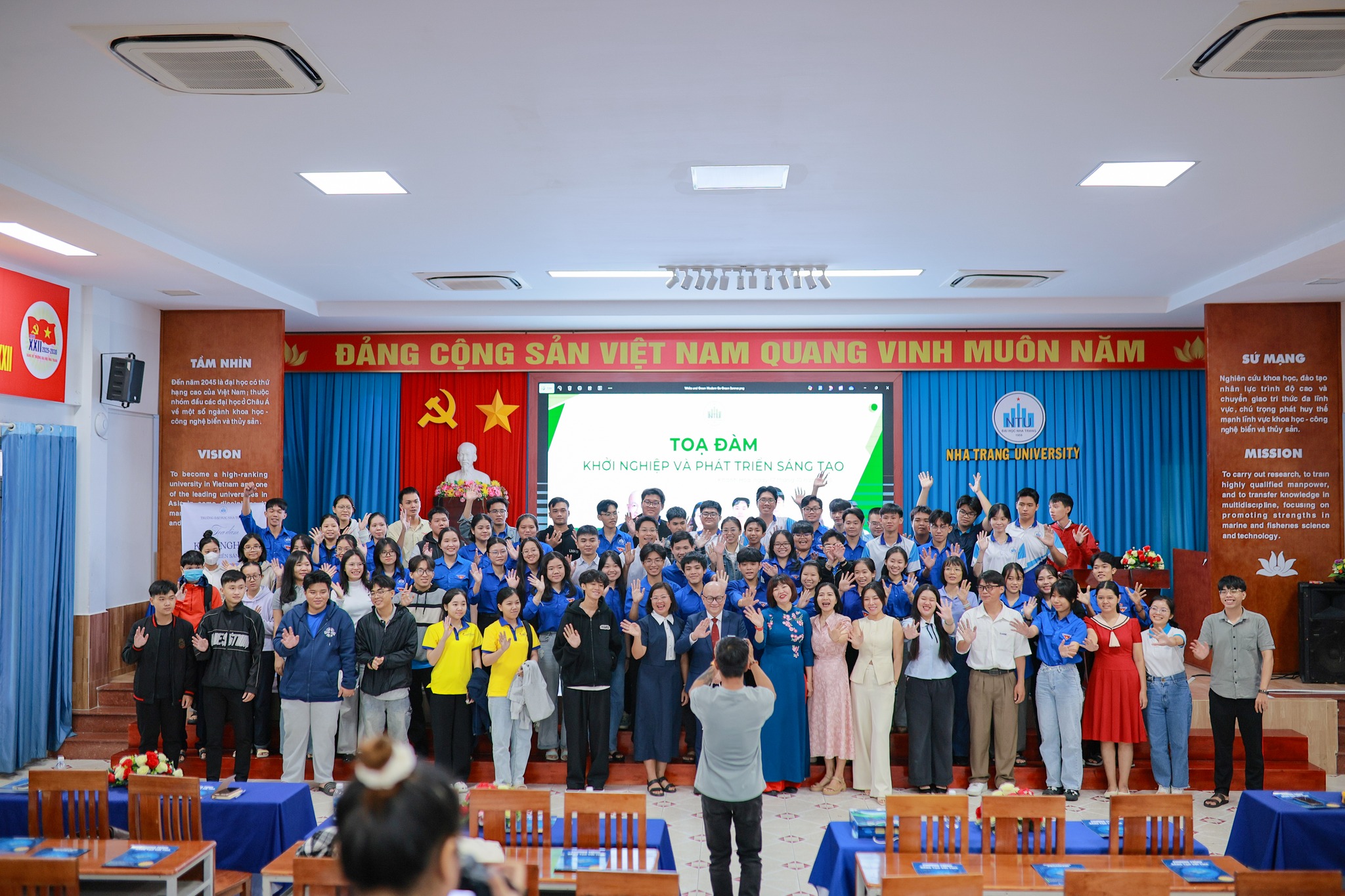 Sinh viên Trường Đại học Nha Trang tham dự hội thảo "Khởi nghiệp và Phát triển sáng tạo"