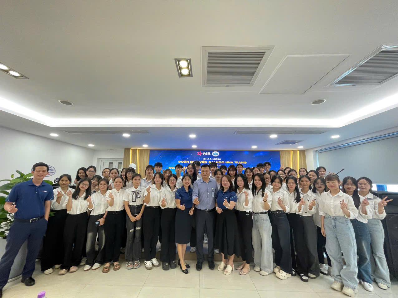 Tổ chức tân sinh viên 67.TCNH-CLC tham quan tại ngân hàng Quân Đội (MB Bank)- chi nhánh Khánh Hòa.