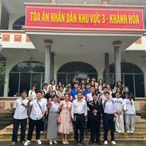 Tổ chức tân sinh viên tham quan thực tế tại Tòa án nhân dân tỉnh Khánh Hòa