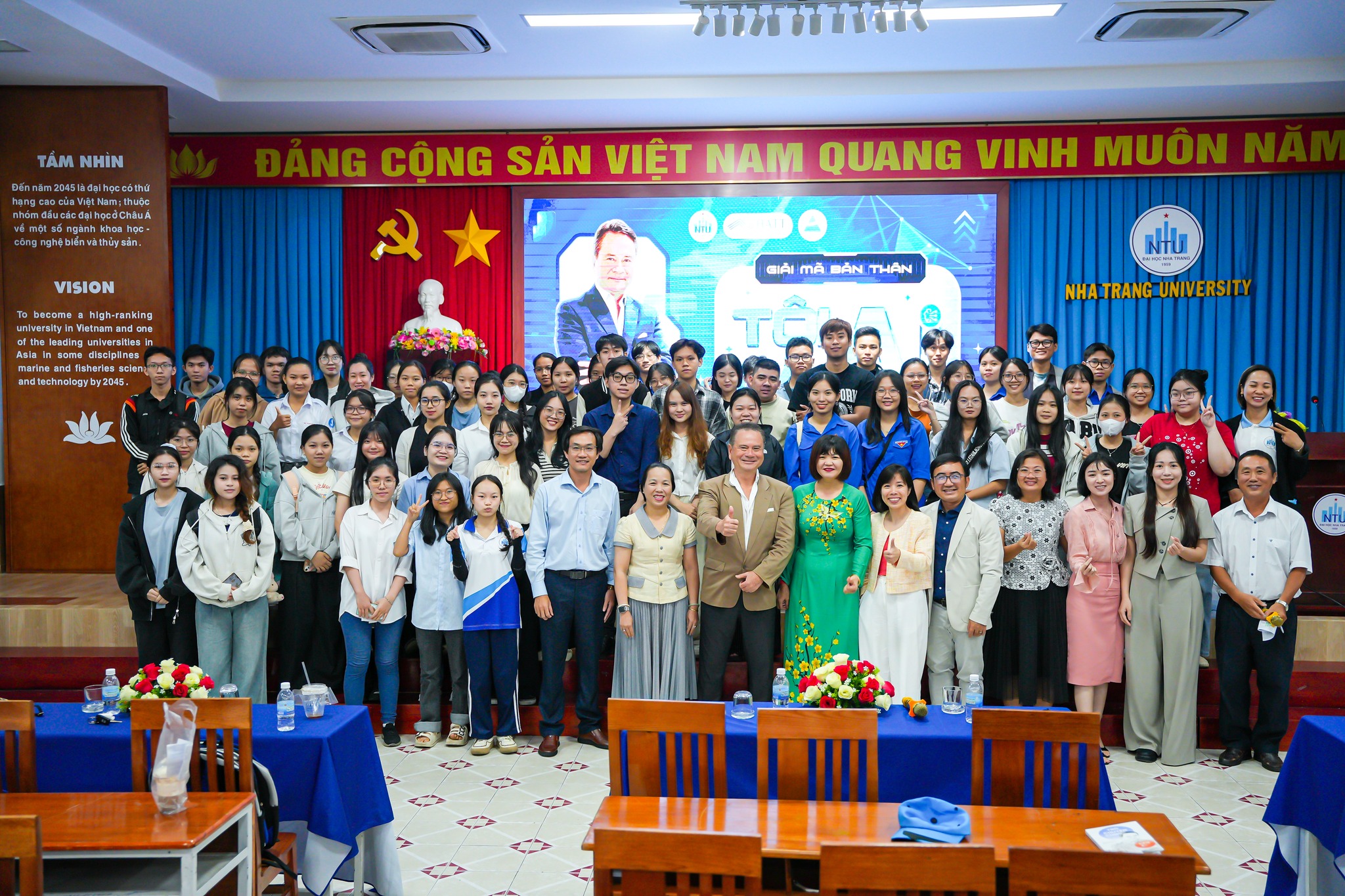 Talkshow “Giải mã bản thân – Tôi là ai trong thời đại AI” dành cho sinh viên