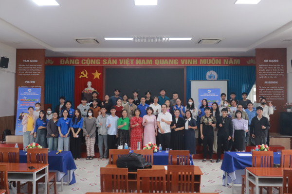 Chương trình Giao lưu cùng chuyên gia và cộng đồng sáng tạo trẻ với chủ đề “Hành trình kiến tạo dấu ấn”