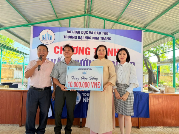 Trường Đại học Nha Trang tư vấn hướng nghiệp cho học sinh Trường THPT Ninh Hải (Ninh Thuận cũ)