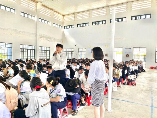 Trường Đại Học Nha Trang tổ chức tư vấn hướng nghiệp tại Trường THPT Phan Chu Trinh