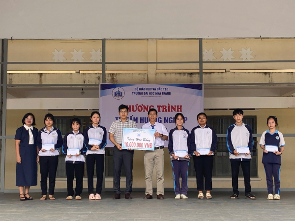 Tăng cường định hướng nghề nghiệp cho học sinh THPT Lộc An - Lâm Đồng