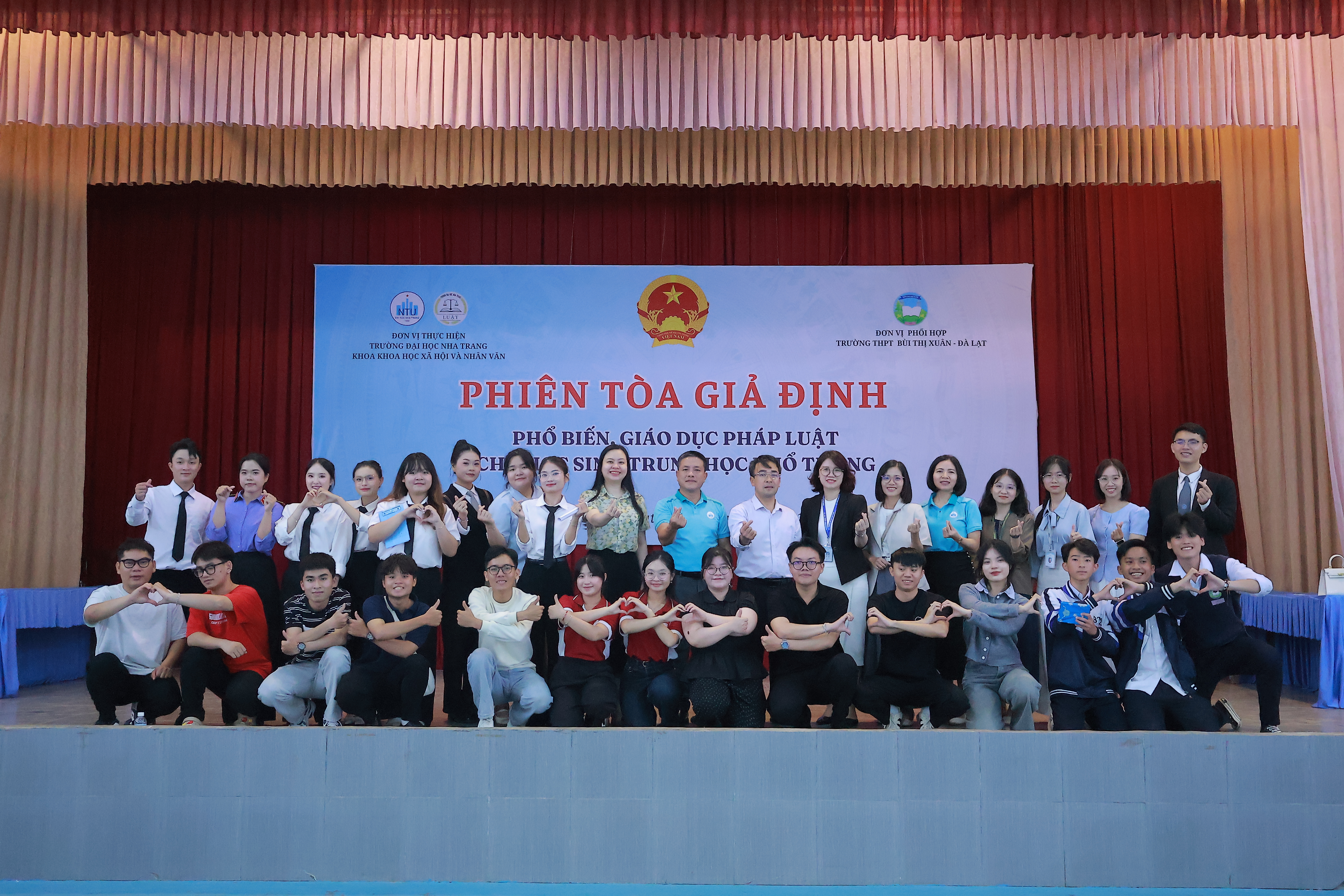 Trường Đại học Nha Trang tổ chức chương trình “Phiên tòa giả định” tại Trường THPT Bùi Thị Xuân, Lâm Đồng