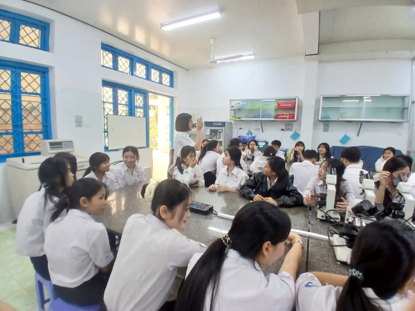 Học sinh THPT Lạc Long Quân - Khánh Vĩnh tham quan, trải nghiệm thực tế tại Trường Đại học Nha Trang