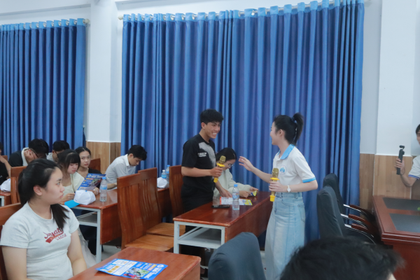 Học sinh THPT Trường Chinh - Hòa Ninh tham gia tư vấn hướng nghiệp và trải nghiệm tại Trường Đại học Nha Trang