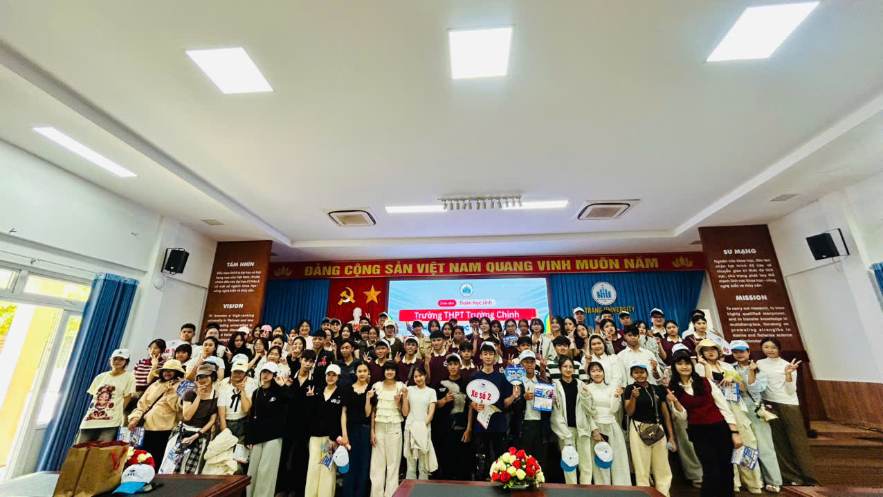 Học sinh THPT Trường Chinh - Hòa Ninh tham gia tư vấn hướng nghiệp và trải nghiệm tại Trường Đại học Nha Trang