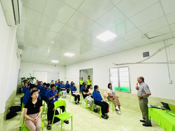 Sinh viên khóa 67 ngành Khoa học thủy sản và Quản lý thủy sản tham quan thực tế tại Công ty TNHH Trí Tín