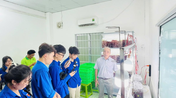 Sinh viên khóa 67 ngành Khoa học thủy sản và Quản lý thủy sản tham quan thực tế tại Công ty TNHH Trí Tín