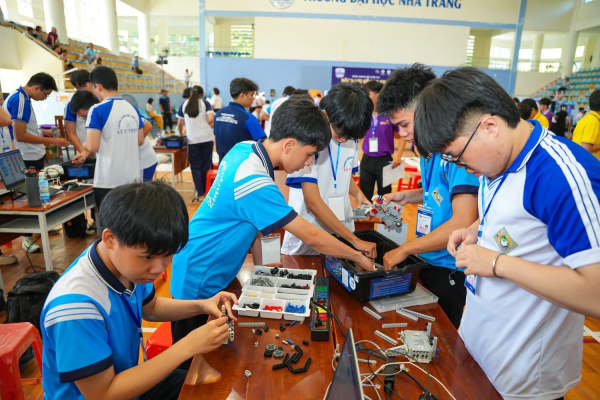 42 đội thi tranh tài tại Vòng Chung kết Cuộc thi Năng lực số học sinh tỉnh Khánh Hòa lần thứ I năm 2026