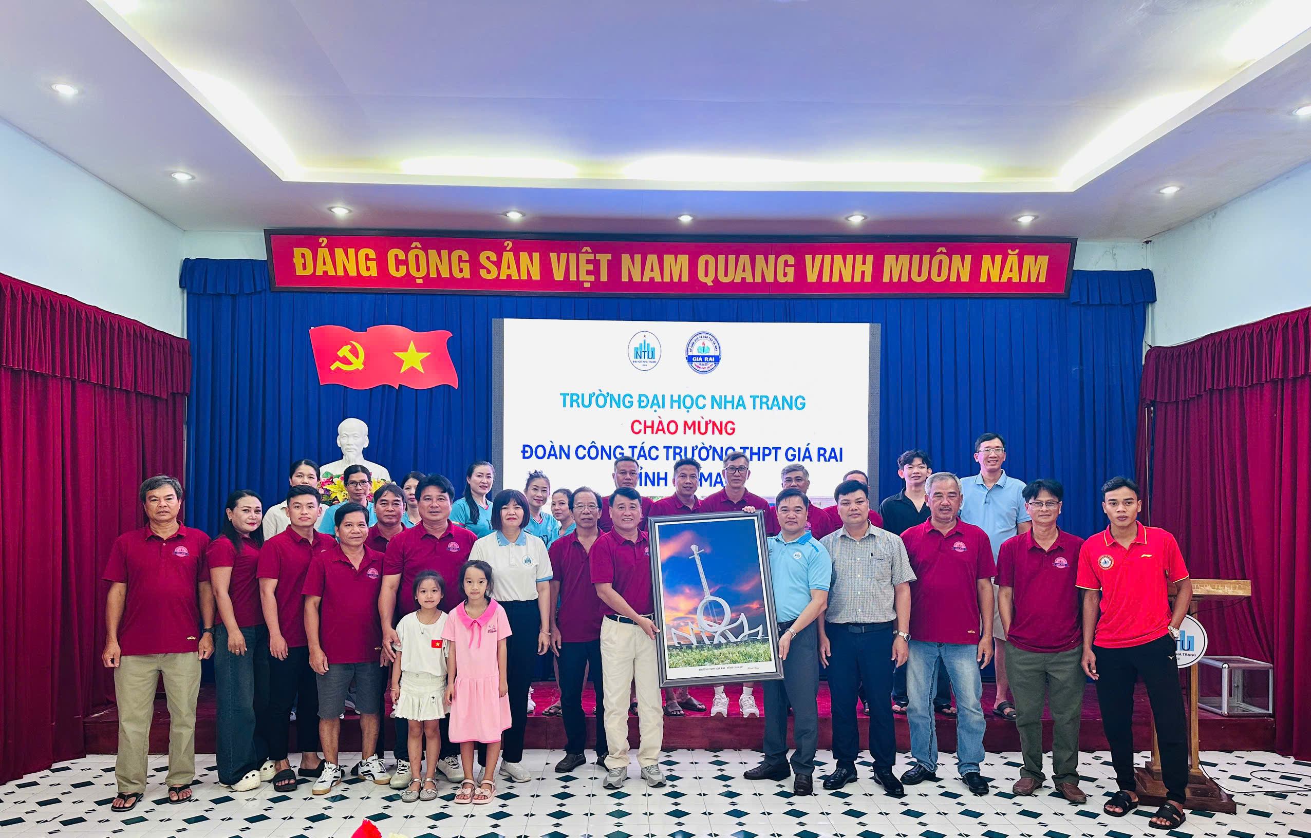 Trường Đại học Nha Trang đón tiếp và giao lưu với Trường THPT Giá Rai, tỉnh Cà Mau