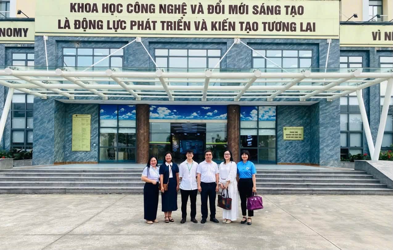 Đoàn công tác Trường Đại học Nha Trang tham dự Lễ kỷ niệm 70 năm thành lập Học viện Nông nghiệp Việt Nam và trao đổi hợp tác với Trung tâm Nghiên cứu Xuất sắc và Đổi mới sáng tạo